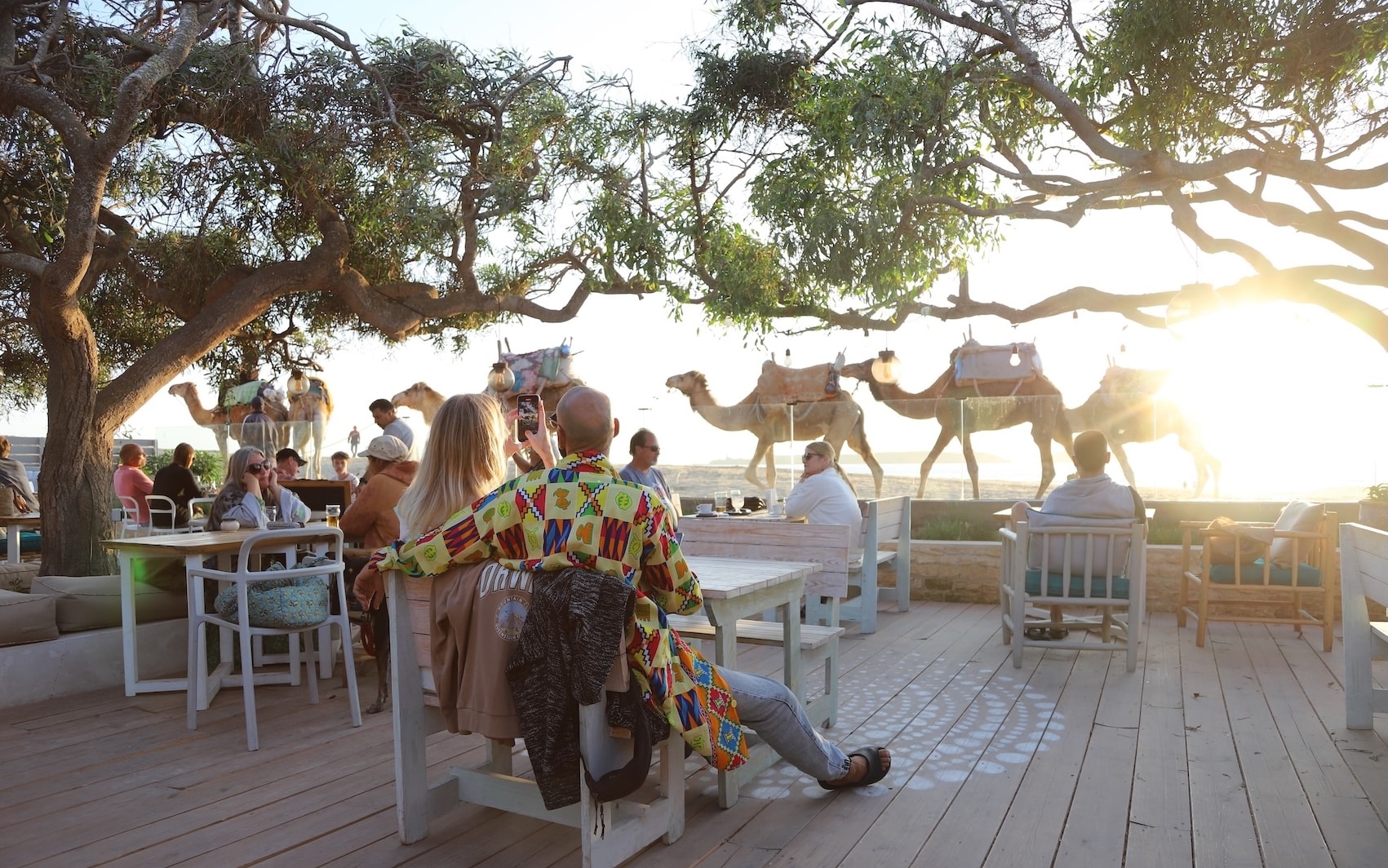 Base nautique face à l'océan